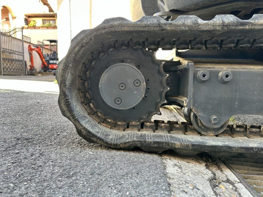 Miniescavatore Kubota U27-4 usato 2017 con cabina chiusa, girosagoma e impianto martello in vendita a Roma