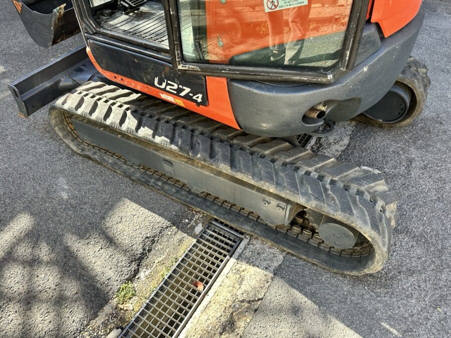 Miniescavatore Kubota U27-4 usato 2017 con cabina chiusa, girosagoma e impianto martello in vendita a Roma