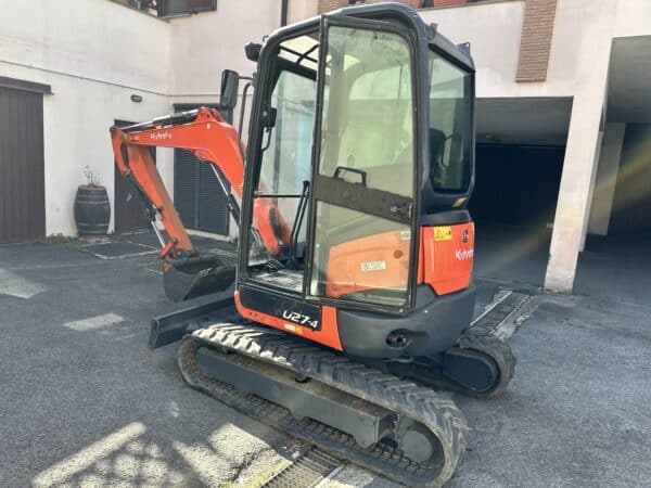 Miniescavatore Kubota U27-4 usato 2017 con cabina chiusa, girosagoma e impianto martello in vendita a Roma