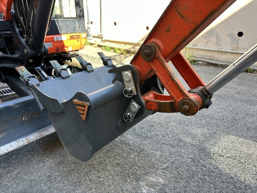 Miniescavatore Kubota U27-4 usato 2017 con cabina chiusa, girosagoma e impianto martello in vendita a Roma