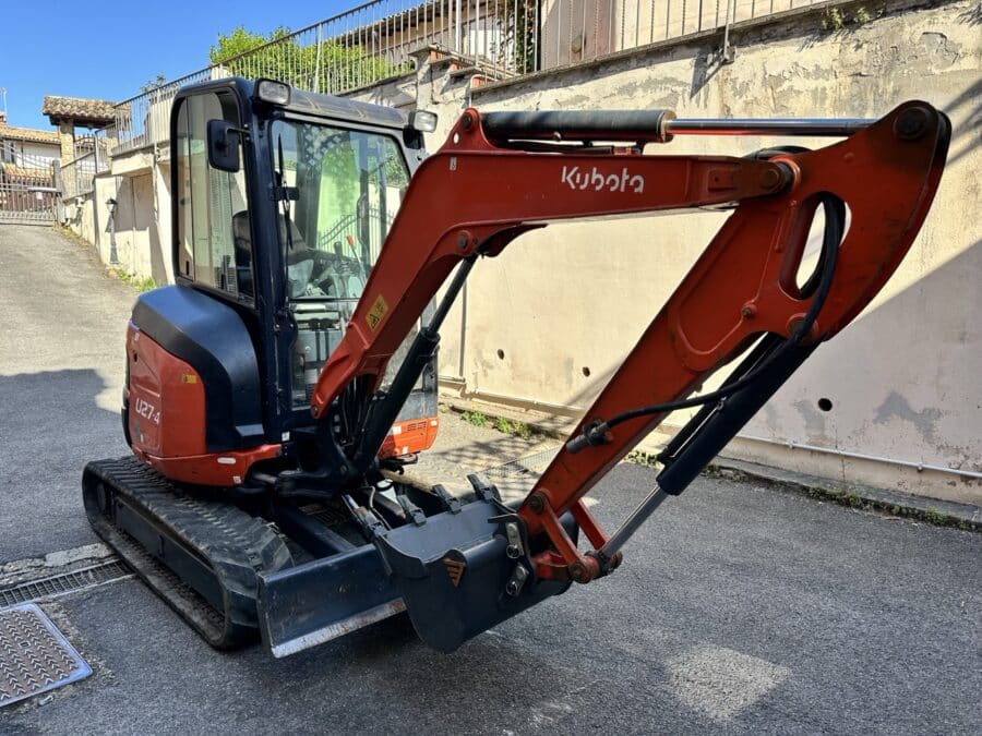 Miniescavatore Kubota U27-4 usato 2017 con cabina chiusa, girosagoma e impianto martello in vendita a Roma