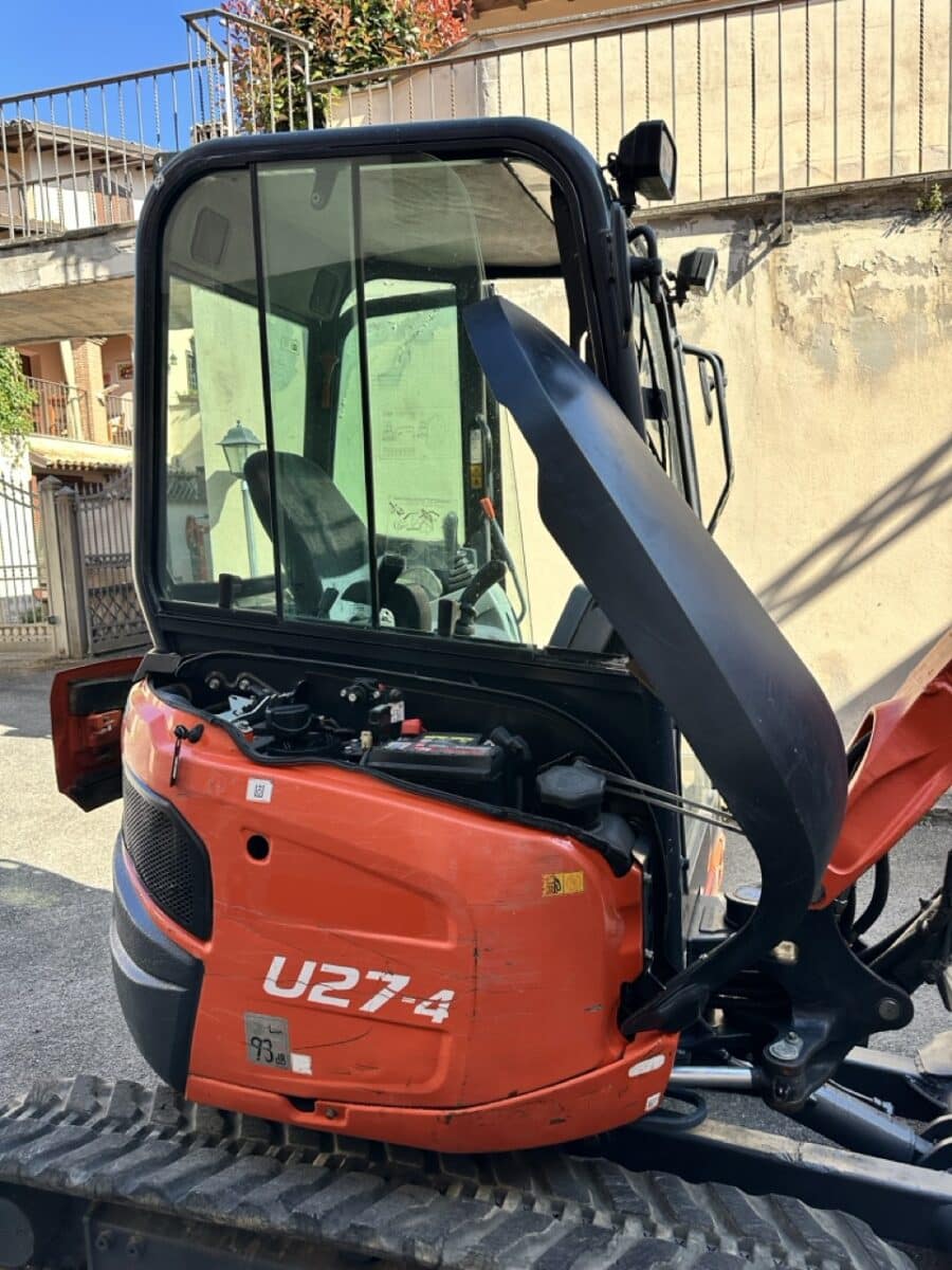 Miniescavatore Kubota U27-4 usato 2017 con cabina chiusa, girosagoma e impianto martello in vendita a Roma