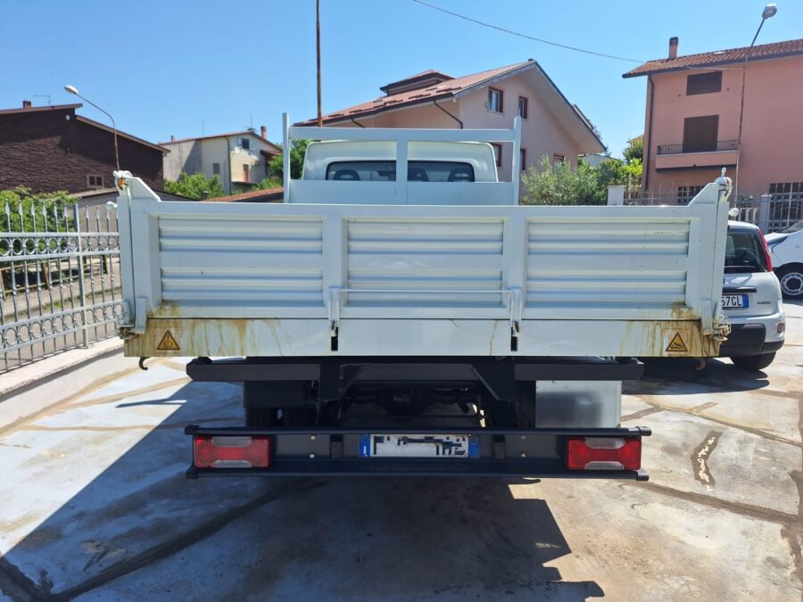 Autocarro ribaltabile trilaterale Iveco Daily 35C160 usato 2017 in vendita a Foggia