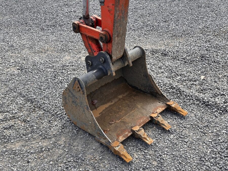 scavatore compatto Kubota U27-4 dettaglio benna