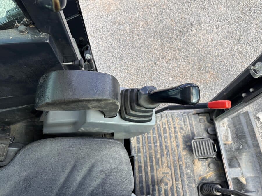 Dettaglio interno vista sinistra Kubota U27-4