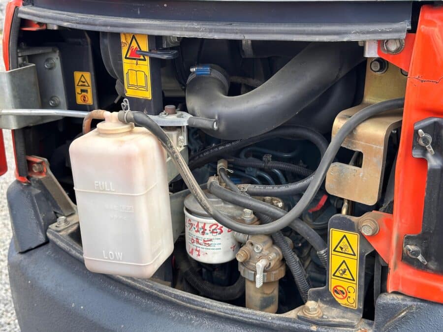 Miniescavatore girosagoma Kubota U27-4 dettaglio motore