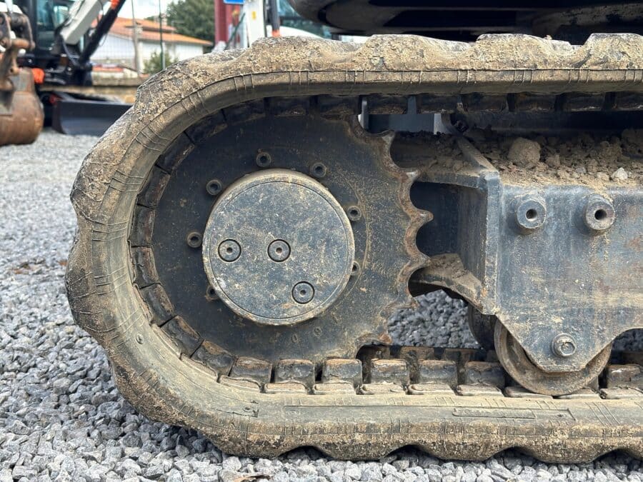 Kubota U27-4 dettaglio cingolo motoriduttore