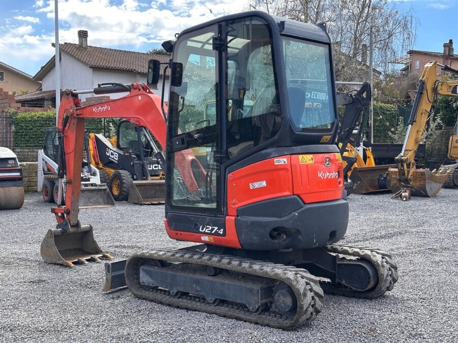 Miniescavatore Kubota compatto con doppia velocità e braccio monolitico