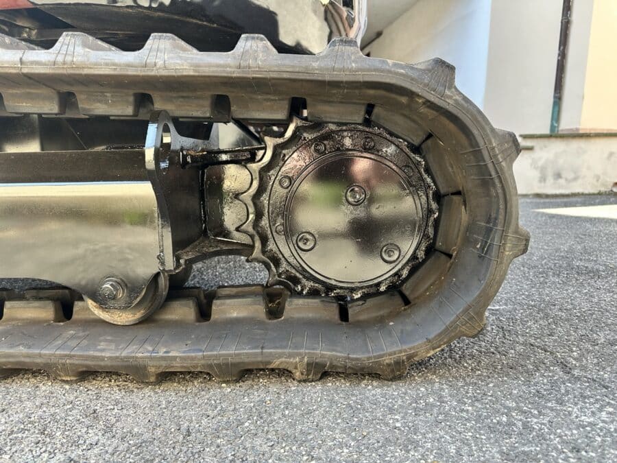 Miniescavatore Kubota U36-4 usato 2018 con cabina chiusa, girosagoma, attacco rapido e due benne in vendita a Roma