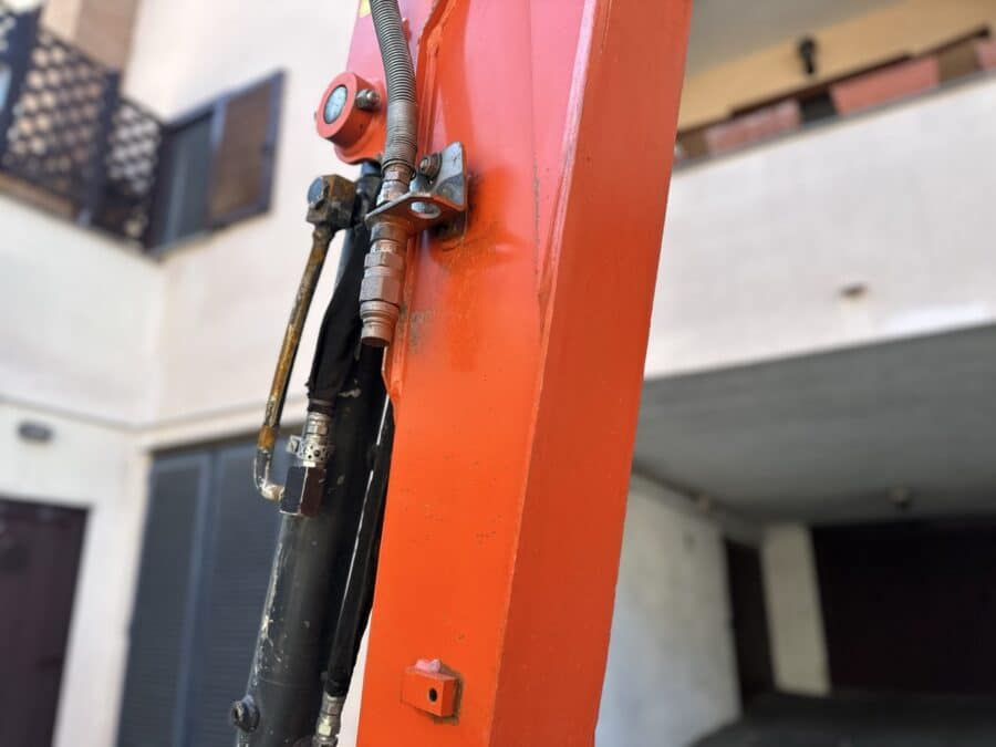 Miniescavatore Kubota U36-4 usato 2018 con cabina chiusa, girosagoma, attacco rapido e due benne in vendita a Roma