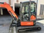Miniescavatore Kubota U36-4 usato 2018 con cabina chiusa, girosagoma, attacco rapido e due benne in vendita a Roma