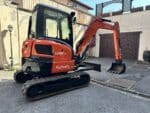 Miniescavatore Kubota U36-4 usato 2018 con cabina chiusa, girosagoma, attacco rapido e due benne in vendita a Roma