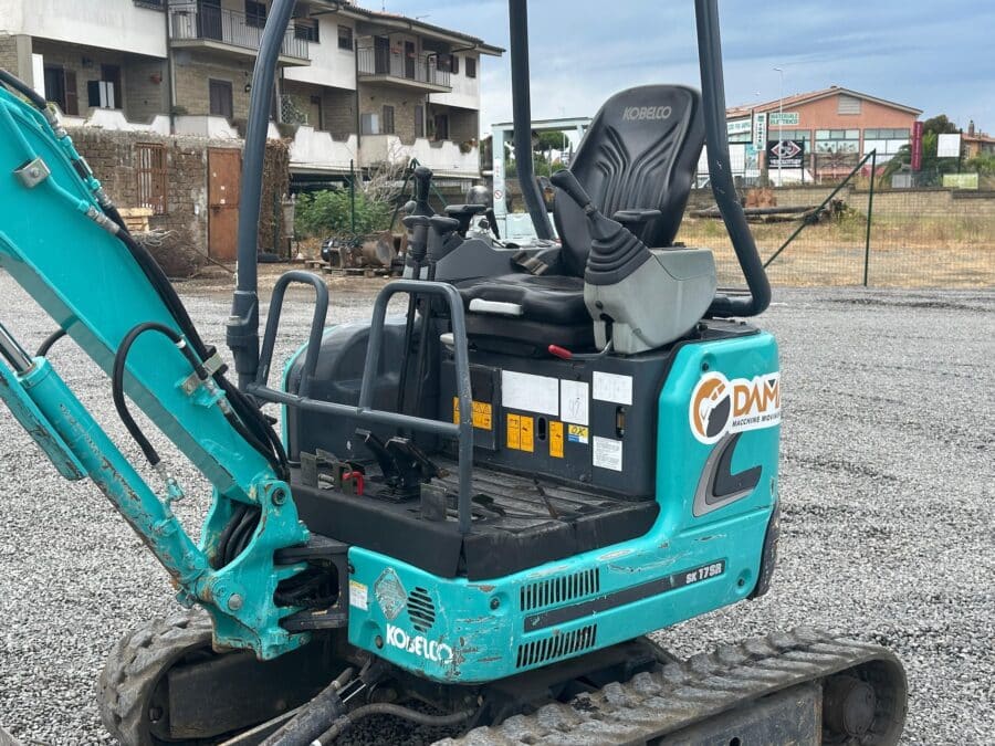 Miniescavatore Kobelco SK17SR usato 2021 con girosagoma, carro variabile e impianto martello in vendita a Roma