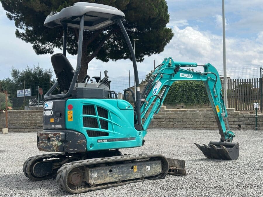Miniescavatore Kobelco SK17SR usato 2021 con girosagoma, carro variabile e impianto martello in vendita a Roma