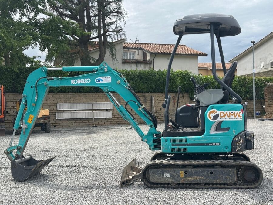 Miniescavatore Kobelco SK17SR usato 2021 con girosagoma, carro variabile e impianto martello in vendita a Roma