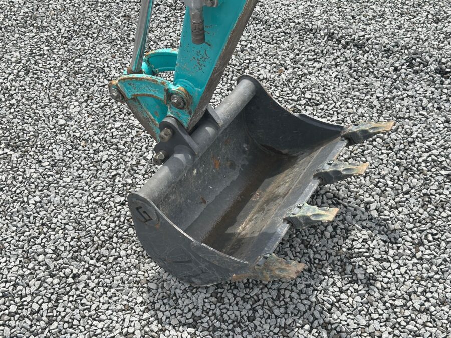 Miniescavatore Kobelco SK17SR usato 2021 con girosagoma, carro variabile e impianto martello in vendita a Roma