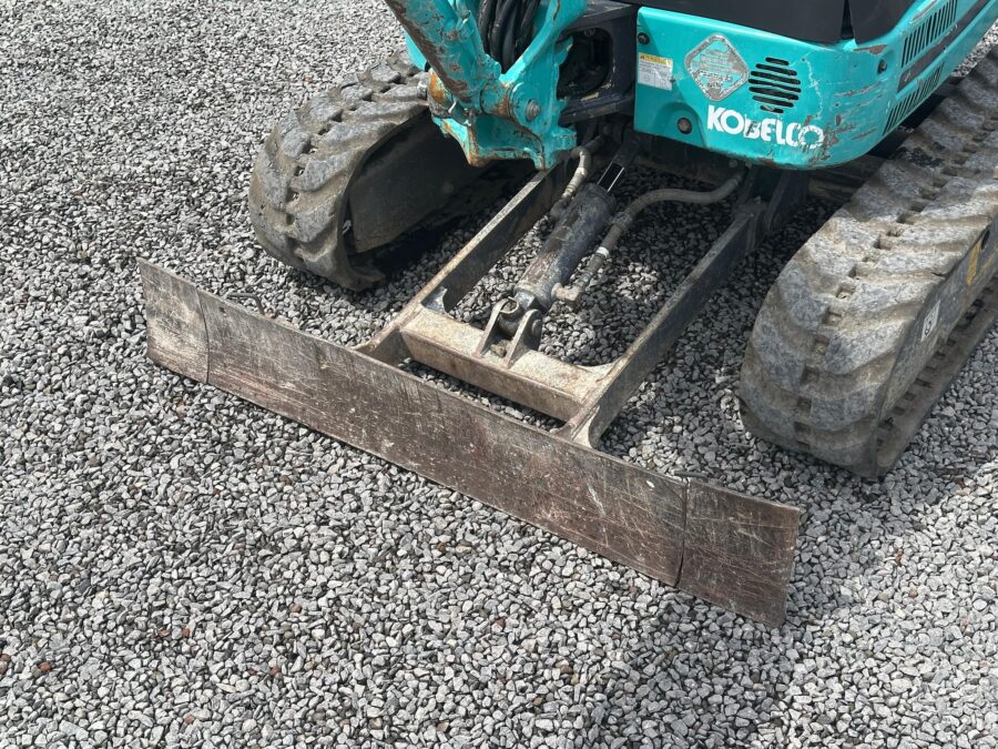Miniescavatore Kobelco SK17SR usato 2021 con girosagoma, carro variabile e impianto martello in vendita a Roma