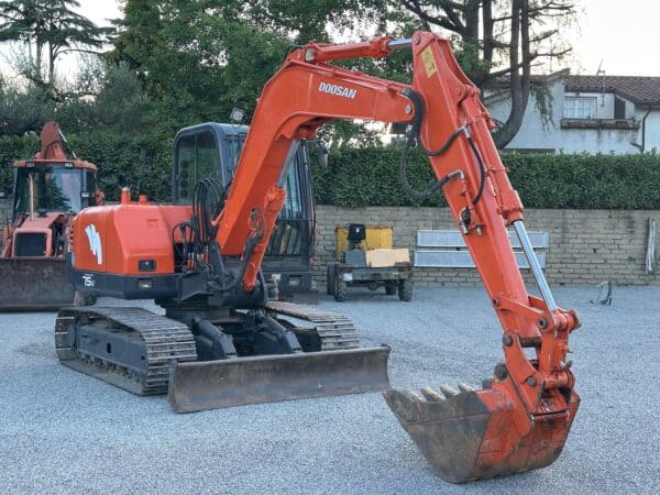 DOOSAN SOLAR 75V
