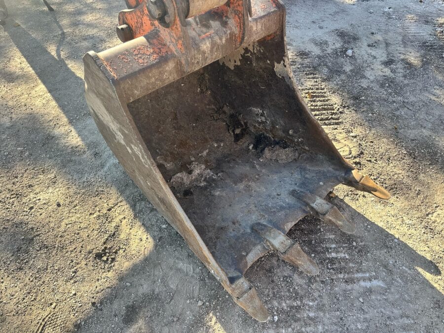 Escavatore cingolato FIAT KOBELCO E115SR usato 2003 con girosagoma, lama e impianto martello