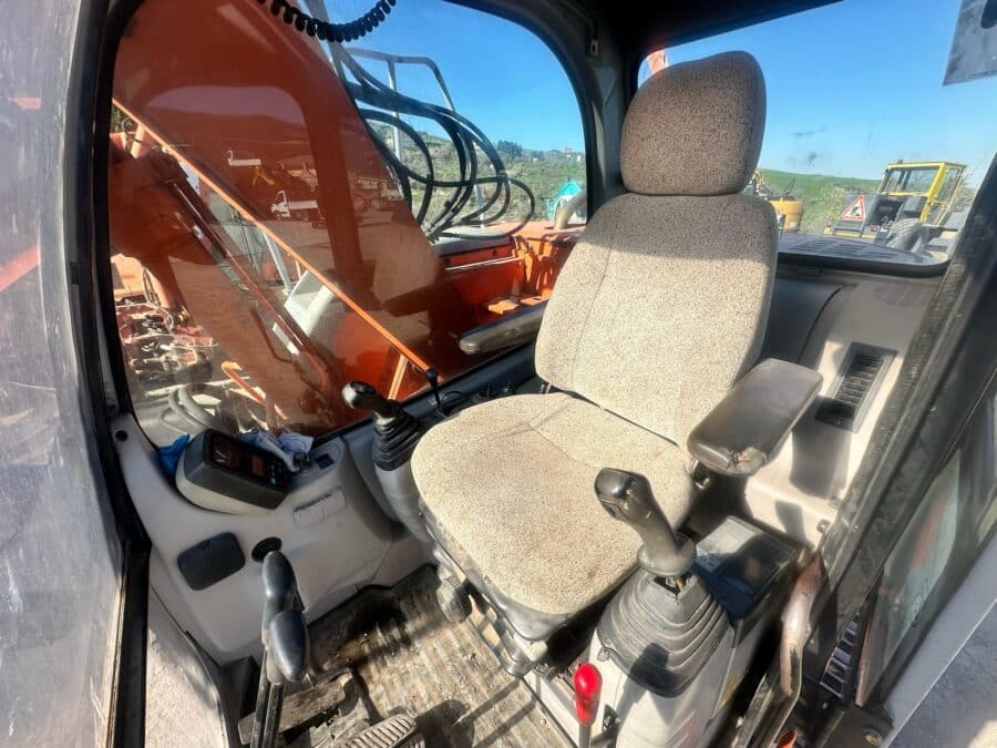Escavatore cingolato FIAT KOBELCO E115SR usato 2003 con girosagoma, lama e impianto martello