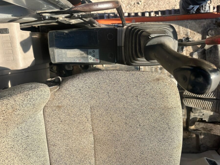 Escavatore cingolato FIAT KOBELCO E115SR usato 2003 con girosagoma, lama e impianto martello