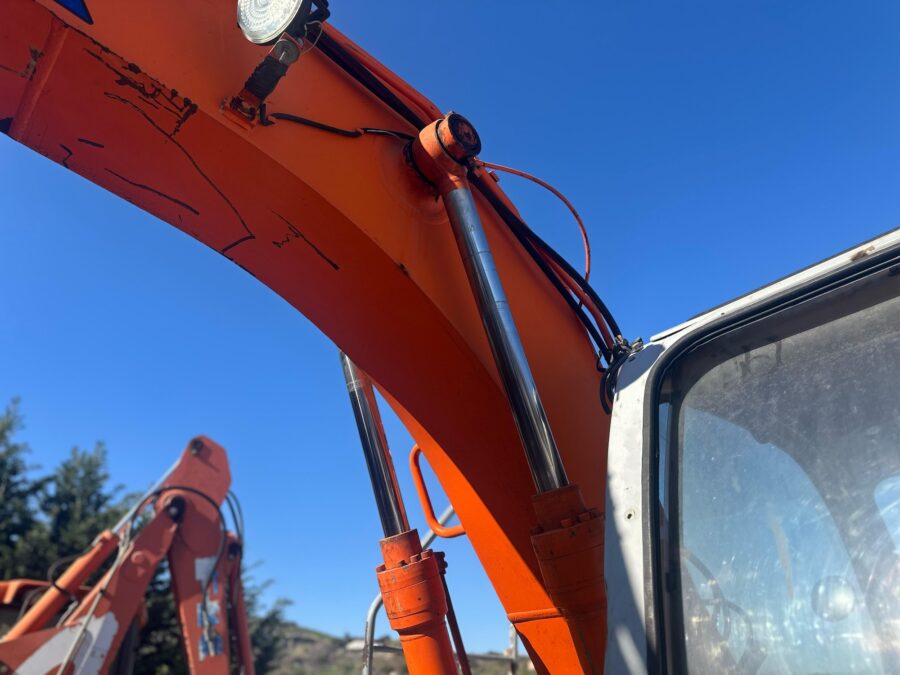 Escavatore cingolato FIAT KOBELCO E115SR usato 2003 con girosagoma, lama e impianto martello