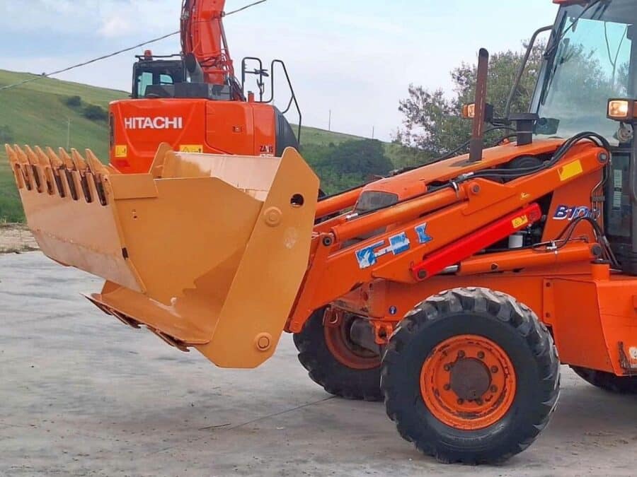 Used 2004 Fiat Kobelco FB100 rigid backhoe loader for sale in Foggia, Italy