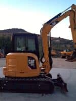 2018 Caterpillar 305E2CR mini excavator for sale in Foggia, used in excellent condition.