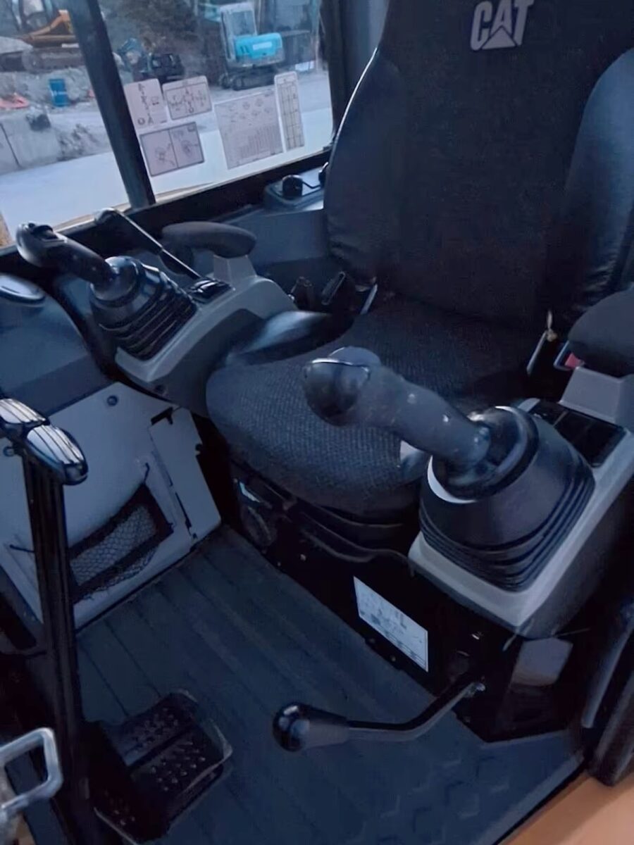 2018 Caterpillar 305E2CR cab for sale in Foggia, used in excellent condition.