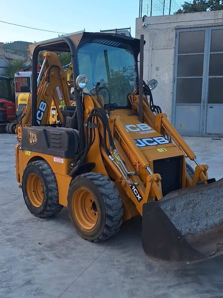 2002 JCB 1CX backhoe loader for sale in Foggia, compact and reliable machine with two digging buckets.