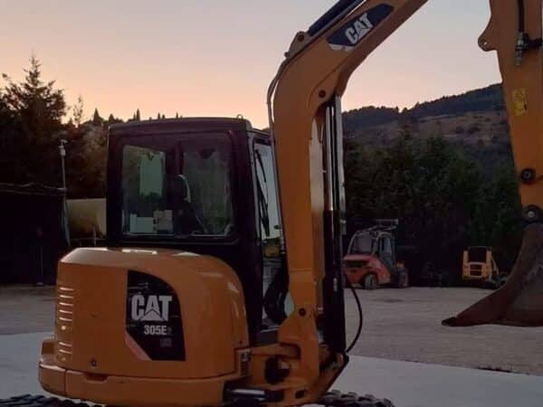 2018 Caterpillar 305E2CR front end VIsta for sale in Foggia, used in excellent condition.