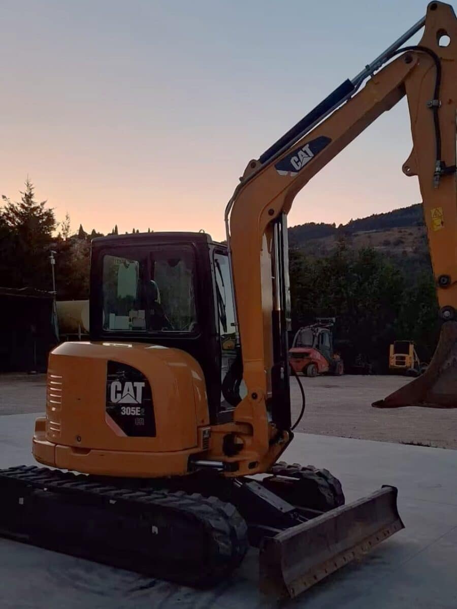 2018 Caterpillar 305E2CR front end VIsta for sale in Foggia, used in excellent condition.