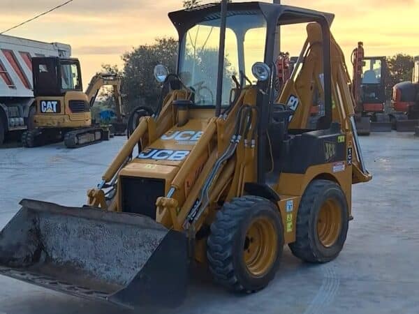 Side view 2002 JCB 1CX for sale in Foggia, compact and reliable machine with two digging buckets.