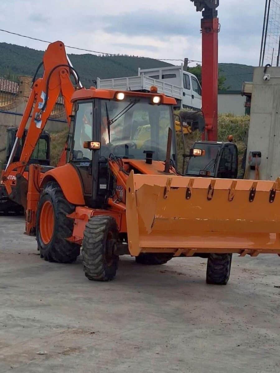 Used 2004 Fiat Kobelco FB100 rigid backhoe loader for sale in Foggia, Italy
