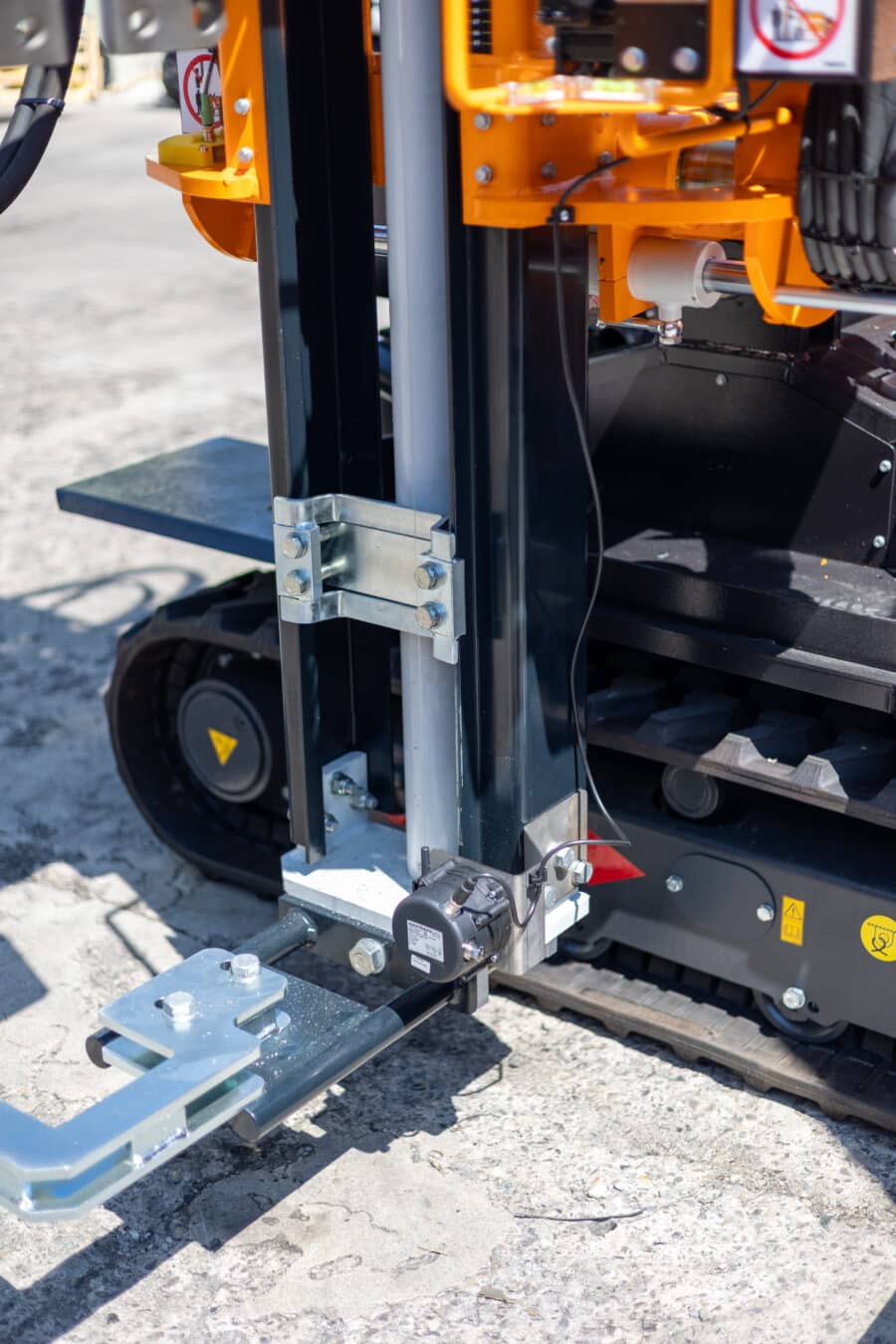 Turchi 300F self-propelled hydraulic pile driver for photovoltaic systems