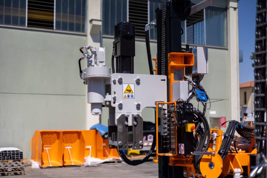 Turchi 300F self-propelled hydraulic pile driver for photovoltaic systems