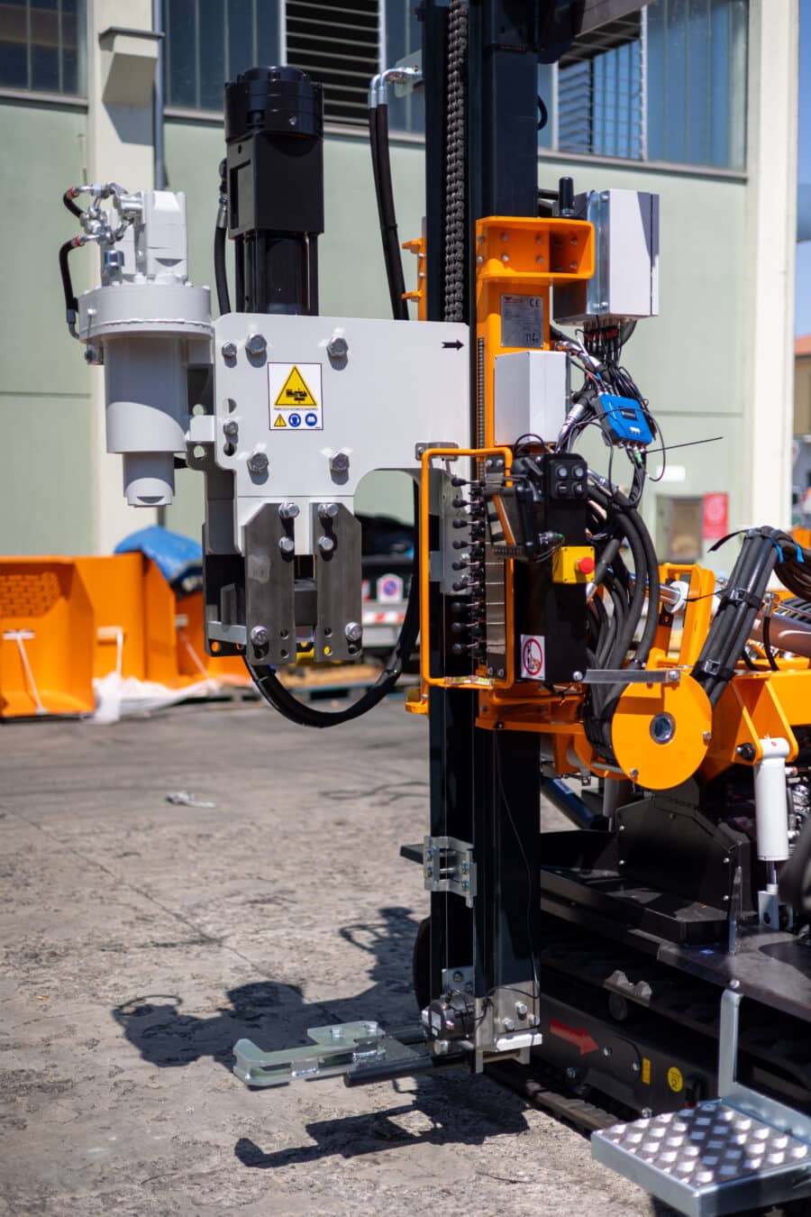Turchi 300F self-propelled hydraulic pile driver for photovoltaic systems