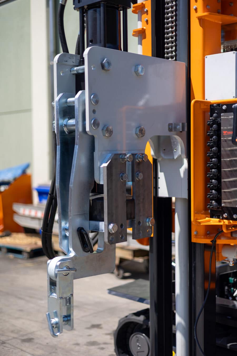 Turchi 300F self-propelled hydraulic pile driver for photovoltaic systems