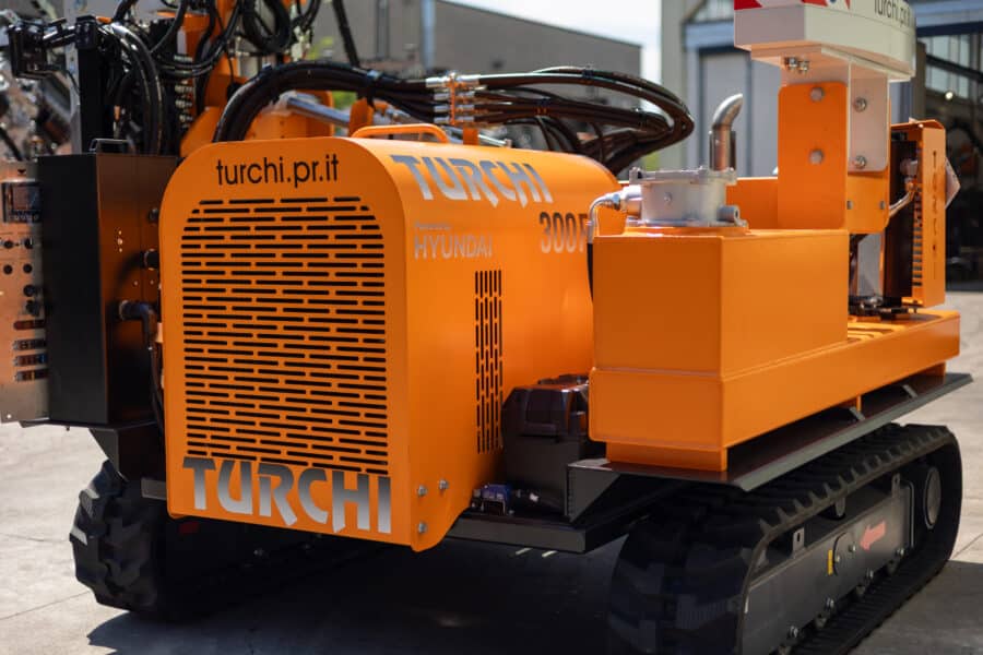 Turchi 300F self-propelled hydraulic pile driver for photovoltaic systems