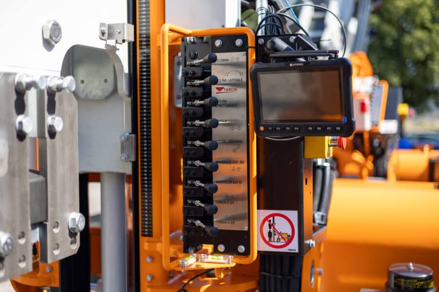 Turchi 300F self-propelled hydraulic pile driver for photovoltaic systems