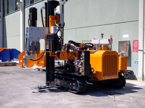Turchi 300F self-propelled hydraulic pile driver for photovoltaic systems