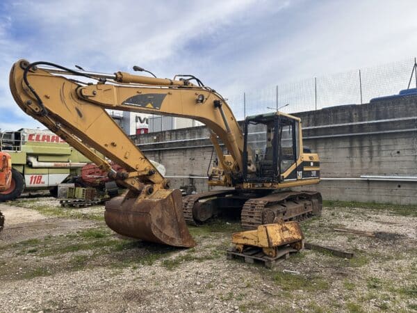 CATERPILLAR 318B 2001 crawler excavator for sale in Rome, Italy