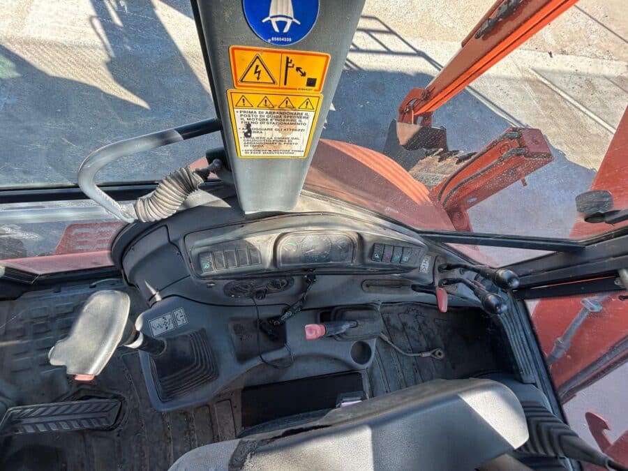 2002 FIAT HITACHI FB100 Rigid Backhoe Cab for Sale in Rome