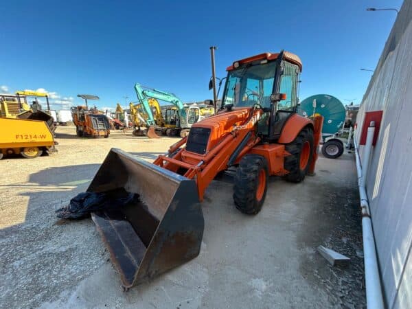 Front view of 2002 FIAT HITACHI FB100 rigid backhoe loader for sale in Rome, Italy