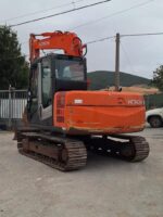 Vista posteriore Hitachi ZX70LC usato
