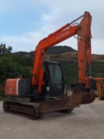 Vista frontale Hitachi ZX70LC usato in vendita da DAMAC