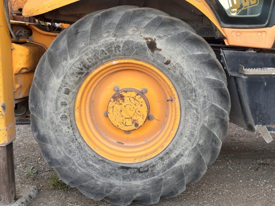 2005 JCB 3CX-4T rigid backhoe loader for sale in Rome, Italy - Pneumatic