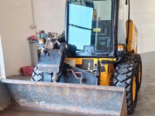 Vista frontal Cargadora de ruedas JCB 190HF en venta en DAMAC