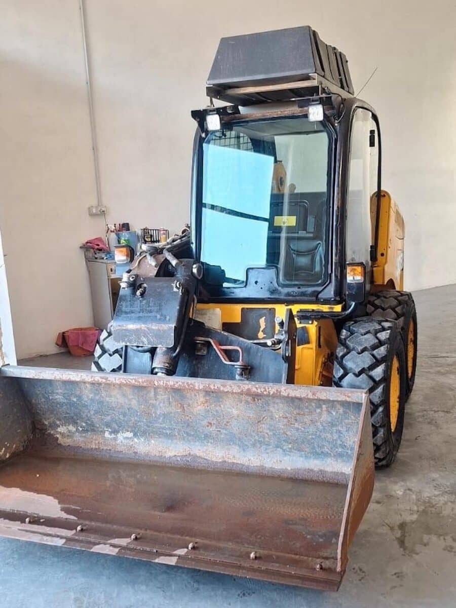 Vista frontal Cargadora de ruedas JCB 190HF en venta en DAMAC