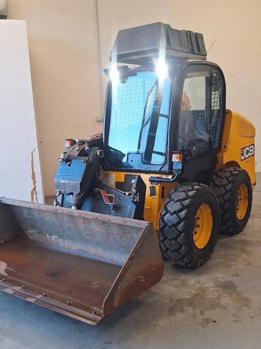 Vista frontal Cargadora de ruedas JCB 190HF en venta en DAMAC